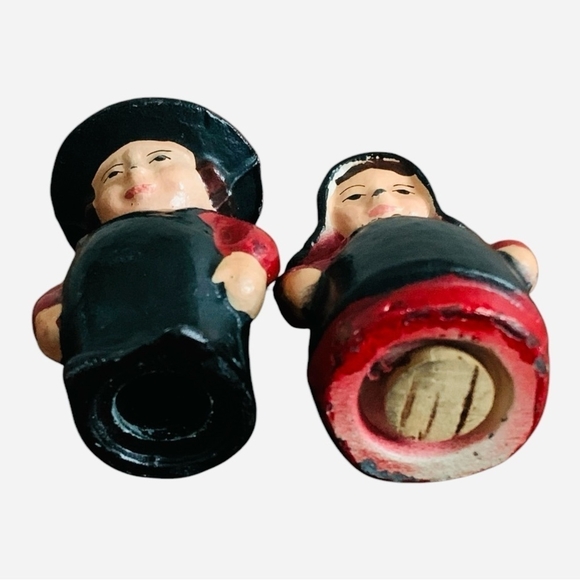 Vintage Amish Salt & Pepper Shakers Red Black Cast Iron Amish Couple Shakers Set - Picture 7 of 7